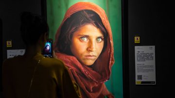 ‘Afghan Girl’ from National Geographic magazine cover has been granted refugee status in Italy