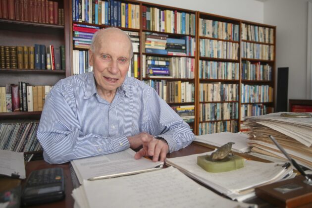 At age 89, New England man earns Ph.D., fulfills dream of being physicist