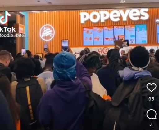 Popeyes Opens In London; Thousands Stand In Line For Hours To Buy Fried Chicken Meals!!