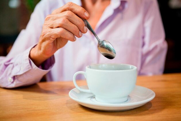 Tea and coffee linked to reduced risk of stroke, dementia