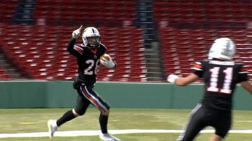 Woburn, Winchester deliver instant Thanksgiving classic at Fenway Park
