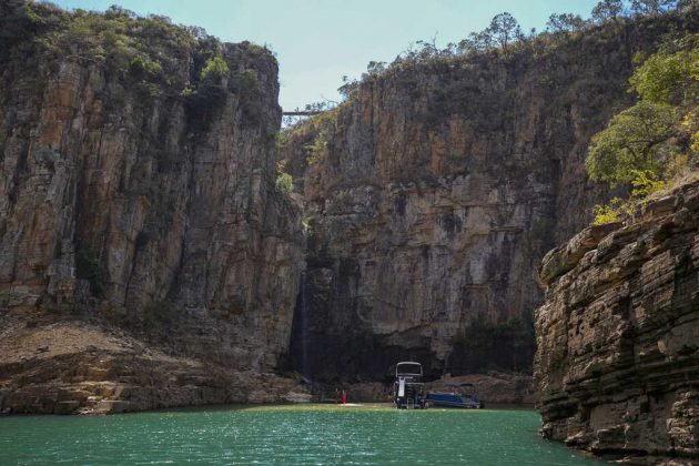 Wall of rock falls on boaters on Brazilian lake, killing 6