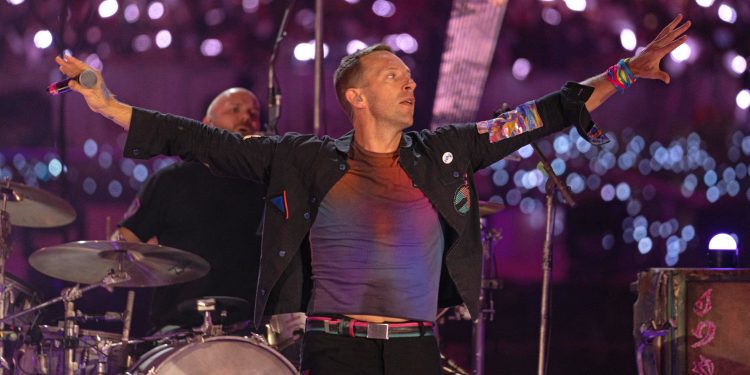 Coldplay Cover Kid Cudi’s “Day ‘N’ Nite”: Listen
