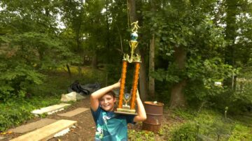 10-year-old world champion horseshoe thrower shows off his skills