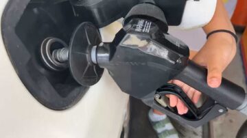 Drivers getting relief at pumps as gas prices drop