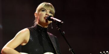 Taylor Swift Turns Down Offer to Play 2023 Super Bowl Halftime Show