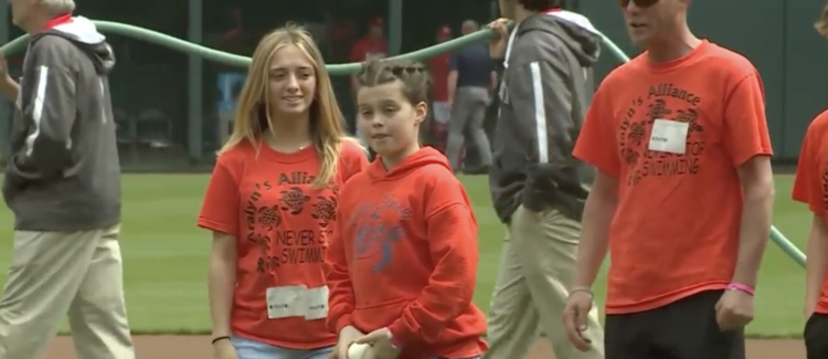 10-year-old girl with terminal cancer throws out first pitch at MLB game