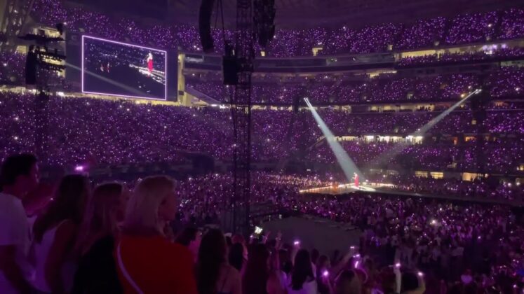 Taylor Swift Asks Fans Not to ‘Defend Me’ During Rare ‘Dear John’ Performance in Minneapolis