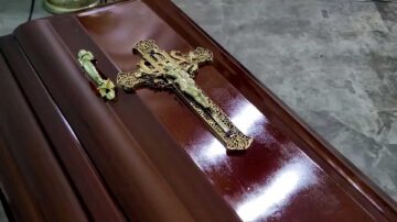 Woman who was previously discovered to be alive in her coffin during her wake has died