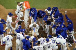 García’s HR in 11th, Seager’s tying shot in 9th rally Rangers past D-backs 6-5 in World Series opener