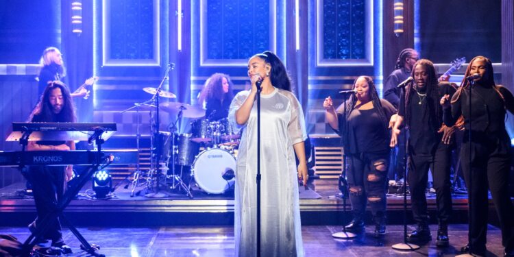 Watch Jorja Smith Perform “Falling or Flying” and “Little Things” on Fallon