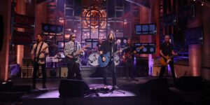 H.E.R. Releases Cover of Foo Fighters’ “The Glass”: Listen