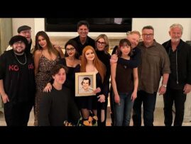 Sofia Vergara Hosts Modern Family Reunion and Honors Star Who Couldn’t Attend