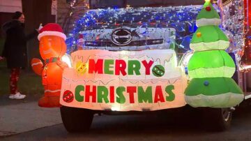 Christmas Eve parade in Mass. covers 23 miles, lasts about 5 hours