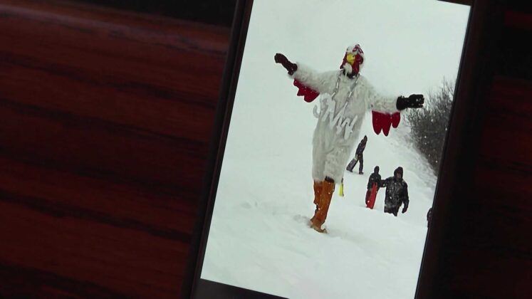 No spring chicken: Mystery person in a chicken suit spotted roaming east Nashville when it snows