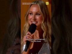 Nikki Glaser Shouts Out Selena Gomez and Benny Blanco at #GoldenGlobes #shorts