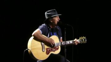 Eddie Vedder Covers Springsteen’s ‘My City of Ruins’ After Trump Clash