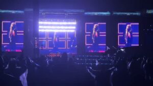 Avril Lavigne Reunites With Deryck Whibley for ‘In Too Deep’ at Warped Tour