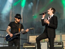 Jane’s Addiction bandmates sue each other over onstage fight that ended tour