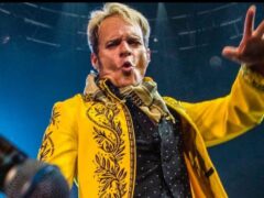 Review & setlist: Flawless backing band buoys a cheeky David Lee Roth at Hampton Beach