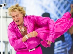 Review & setlist: Rod Stewart hams it up shamelessly in Mansfield