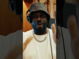 #SportyandRich x Yankees collab in full effect! DJ #FunkFlex pulled up in-store at @sportyandrich 🔥