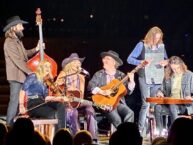 Lainey Wilson blows through Mansfield with Whirlwind World Tour