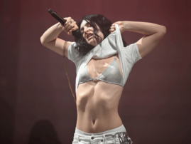 Review & setlist: Lorde’s stripped down, anti-pop show wows TD Garden