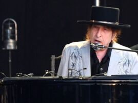 Bob Dylan accepts honorary doctorate from Berklee – just in time for tribute show