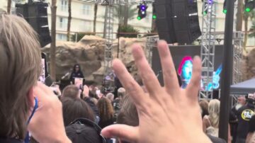 KISS Honors Ace Frehley With Candlelit Tribute at ‘Unmasked’ KISS Kruise Show in Las Vegas