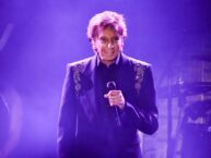 Barry Manilow to have surgery for early-stage lung cancer and postpones January concerts