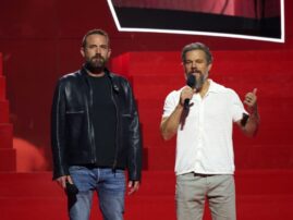 Damon and Affleck debate who’s the bigger Boston sports fan