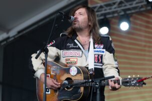 Lemonheads’ Fan Accuses Evan Dando of Sending Unsolicited Explicit Videos