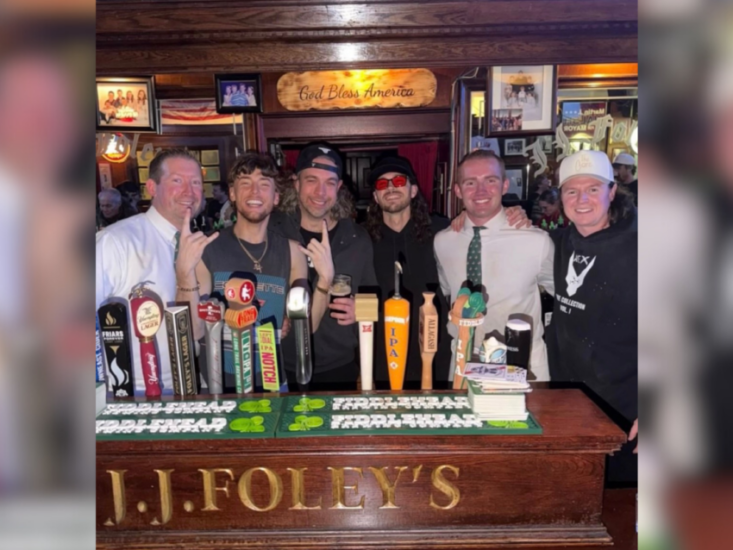 Country star Bailey Zimmerman surprises Boston bar crowd, picks up everyone’s tab