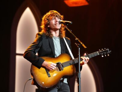 Review & setlist: With sharp sarcasm, Jesse Welles took on war, bullies, and Trump at the House of Blues