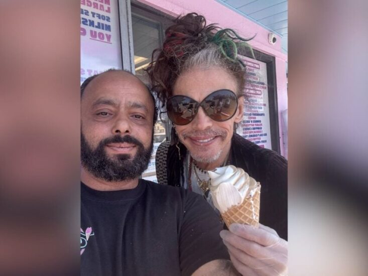 Steven Tyler stops for ice cream in Quincy