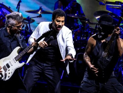 Review & setlist: From tearjerkers to ‘Brick House,’ Lionel Richie reminded us why he is iconic